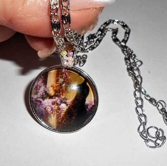 Peacock Glass Dome Cabochon pendant - Picture 3 of 4